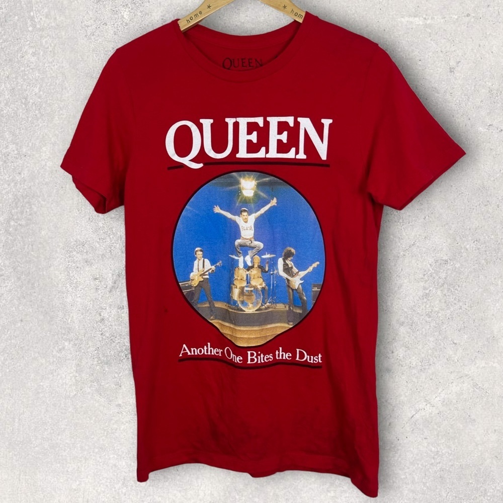 Queen Another One Bites The Dust Red Short‎ Sleeve Crew Neck T-Shirt Size Medium